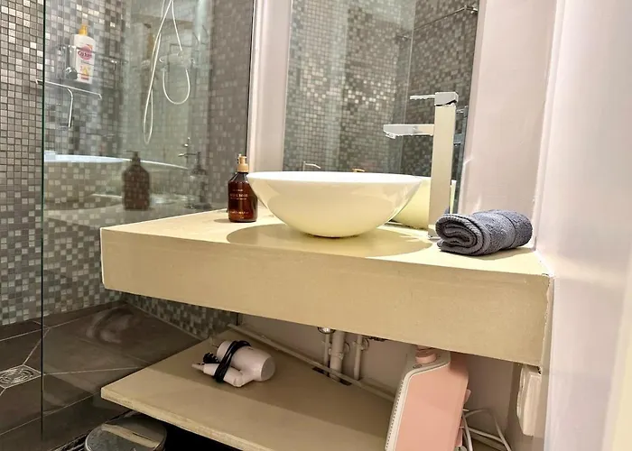 Cocon Au Coeur De Montmartre * Париж